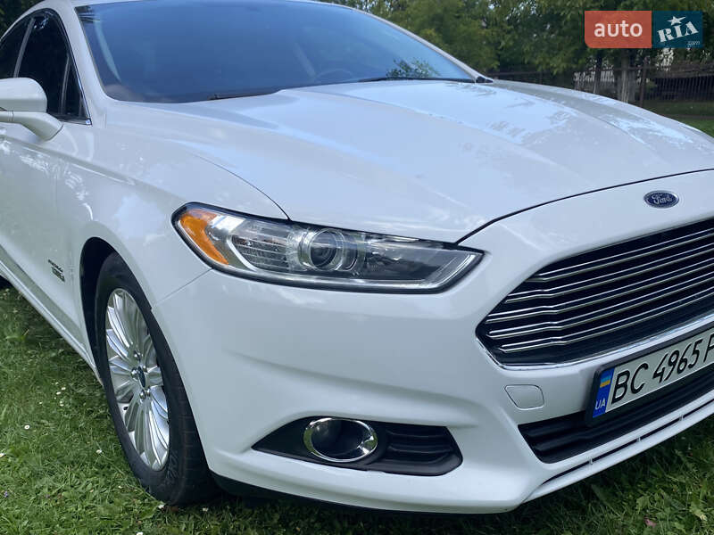 Седан Ford Fusion 2014 в Стрию