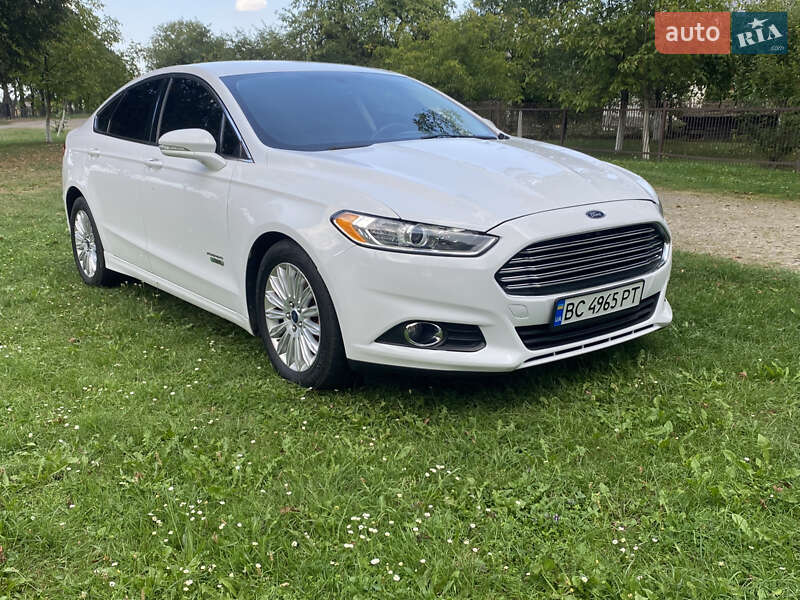 Седан Ford Fusion 2014 в Стрию