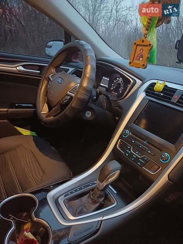 Седан Ford Fusion 2015 в Монастырище
