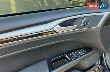 Седан Ford Fusion 2015 в Дубровице
