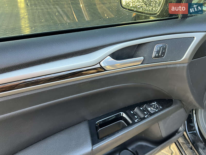 Седан Ford Fusion 2015 в Дубровице