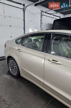 Седан Ford Fusion 2016 в 