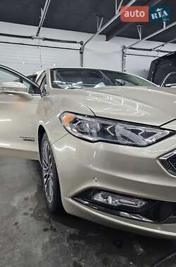 Седан Ford Fusion 2016 в 