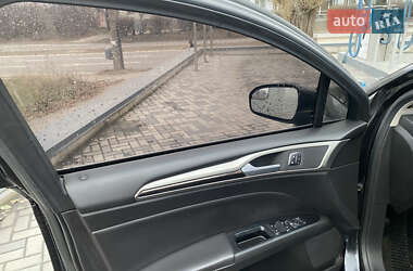 Седан Ford Fusion 2013 в 