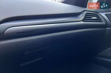 Седан Ford Fusion 2016 в 