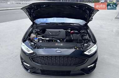 Седан Ford Fusion 2016 в 