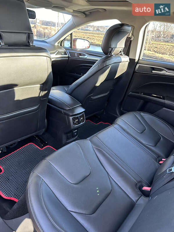 Седан Ford Fusion 2014 в Чернівцях
