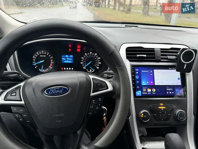 Седан Ford Fusion 2015 в 