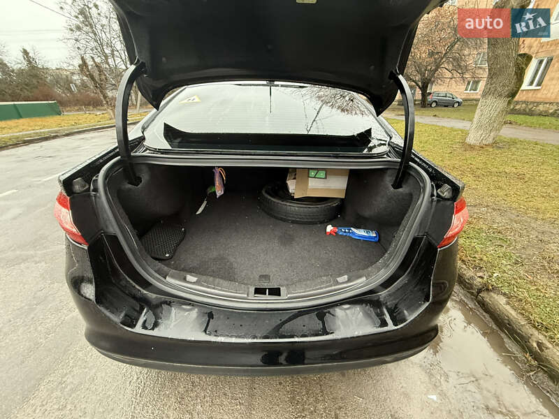Седан Ford Fusion 2015 в Ковелі