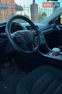 Седан Ford Fusion 2017 в 