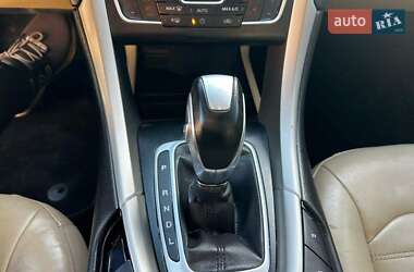 Седан Ford Fusion 2016 в 