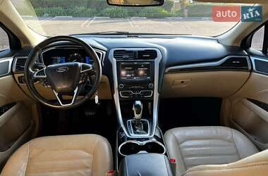 Седан Ford Fusion 2016 в 