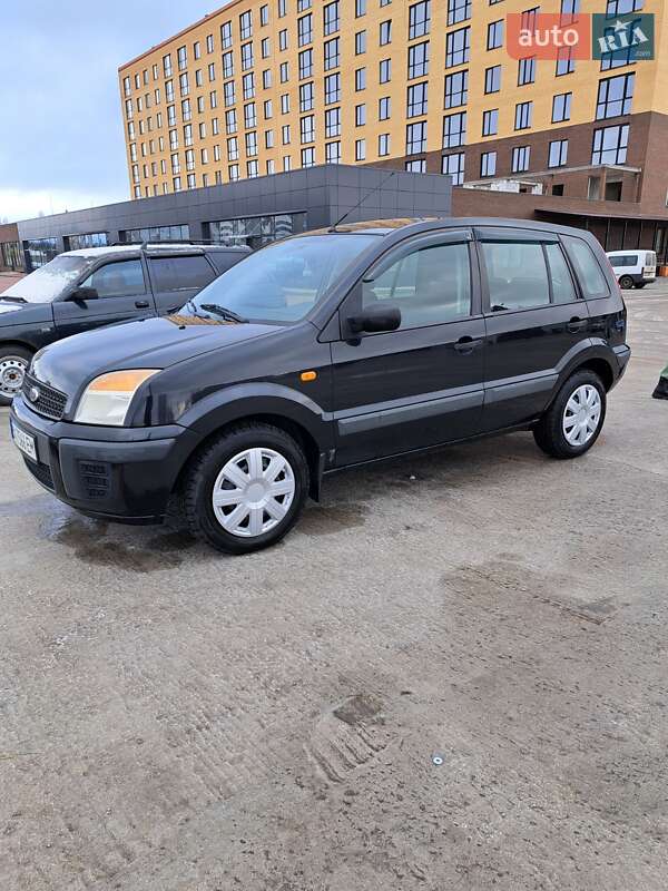 Хэтчбек Ford Fusion 2009 в Нетешине