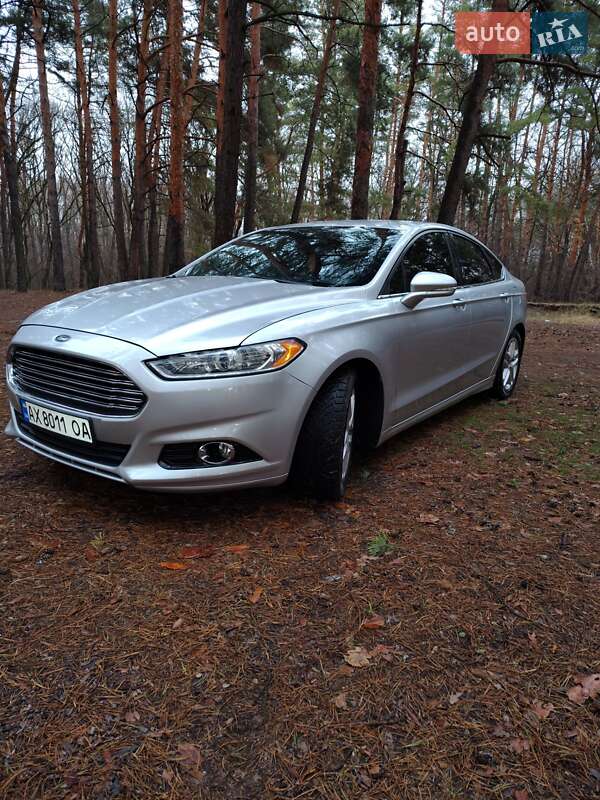 Седан Ford Fusion 2013 в Краснограді