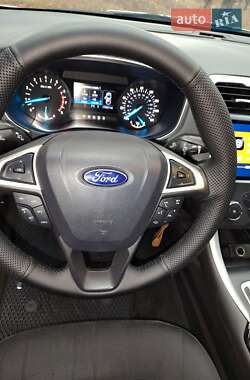 Седан Ford Fusion 2013 в 