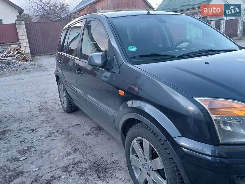Хэтчбек Ford Fusion 2006 в Боровой