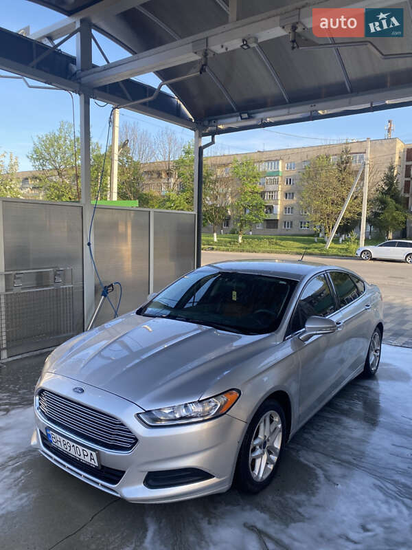Седан Ford Fusion 2014 в Сваляве