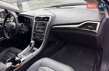 Седан Ford Fusion 2016 в 