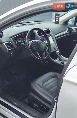 Седан Ford Fusion 2015 в 