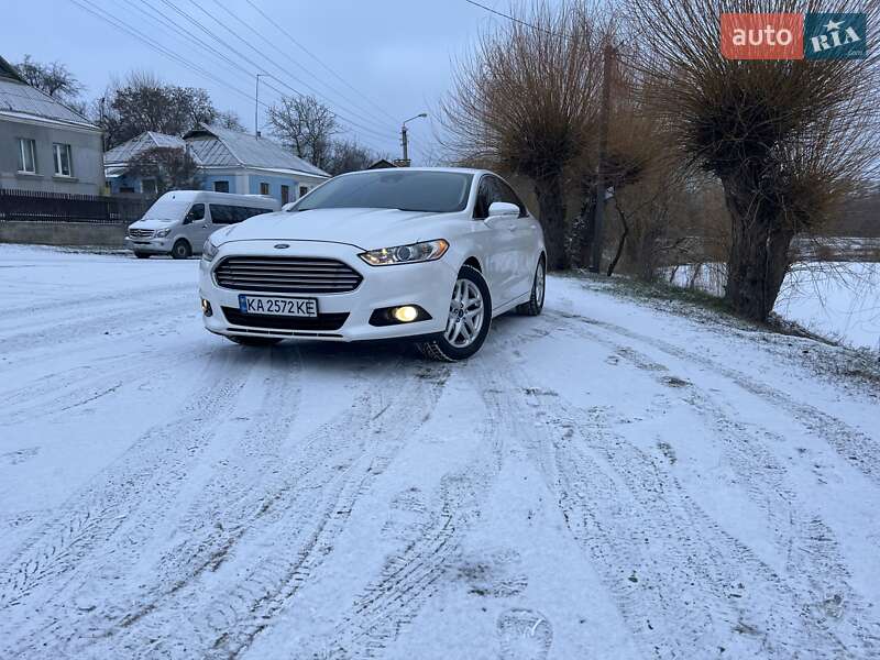 Седан Ford Fusion 2012 в 