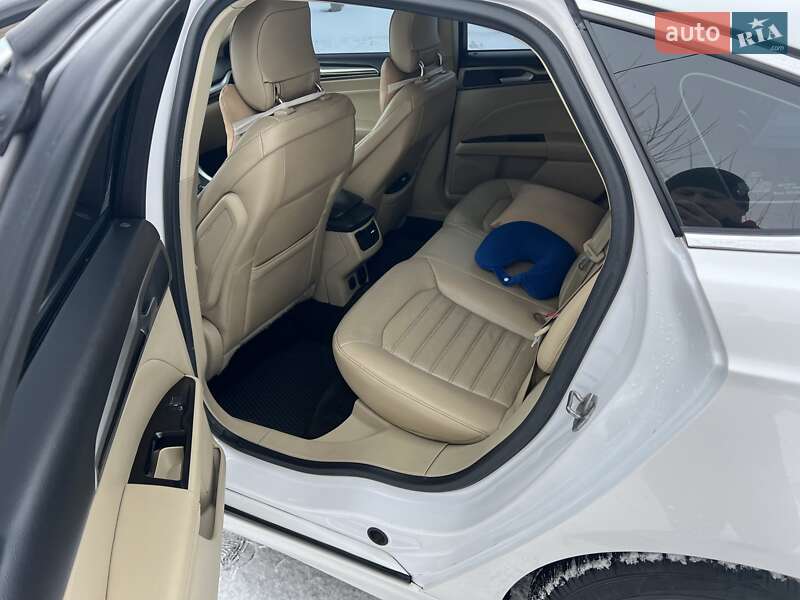 Седан Ford Fusion 2012 в Умани