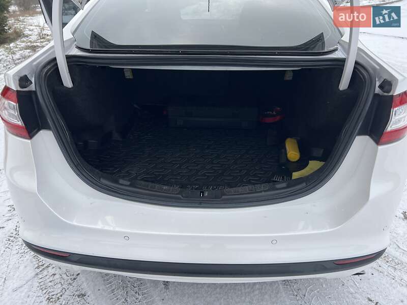 Седан Ford Fusion 2012 в Умани