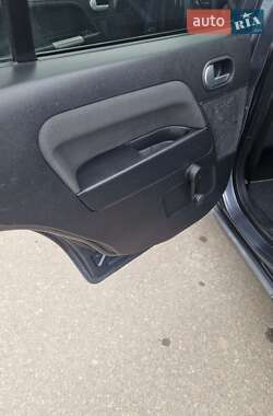 Хэтчбек Ford Fusion 2006 в 