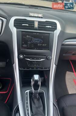 Седан Ford Fusion 2013 в 