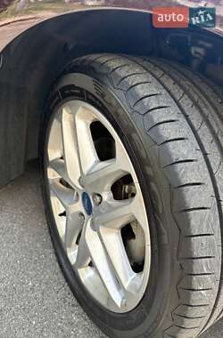 Седан Ford Fusion 2013 в 