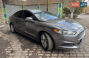 Седан Ford Fusion 2014 в Черновцах