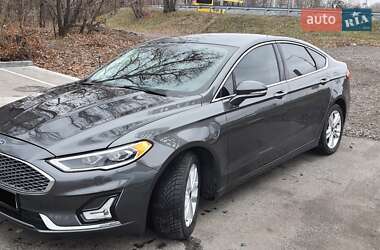 Седан Ford Fusion 2018 в 