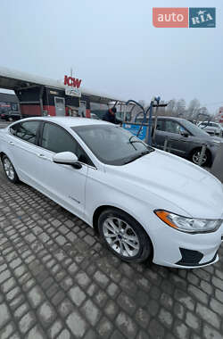 Седан Ford Fusion 2019 в 