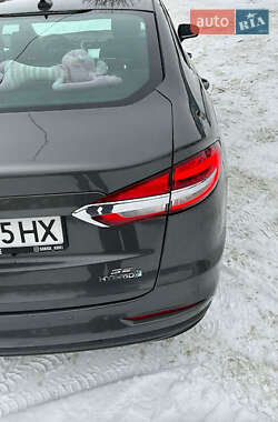 Седан Ford Fusion 2018 в 