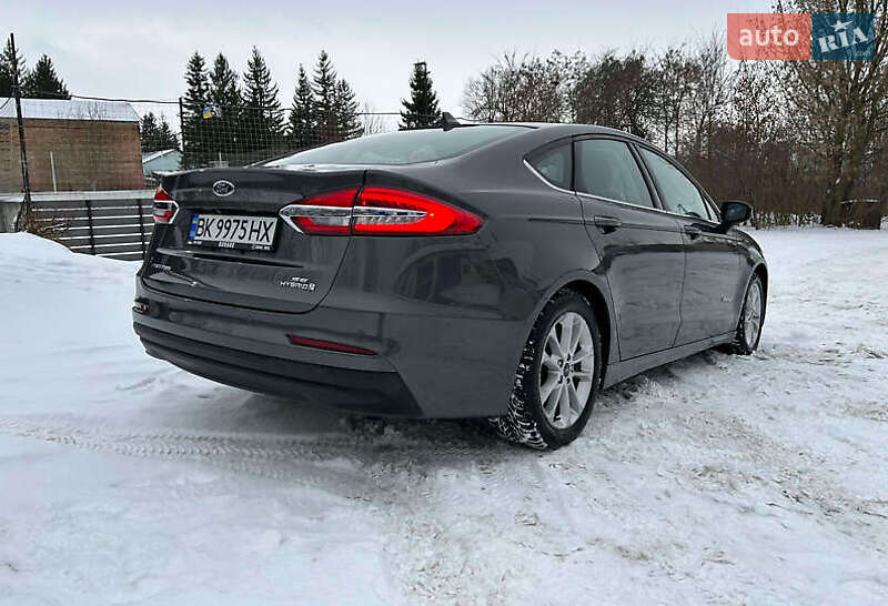 Седан Ford Fusion 2018 в Ровно