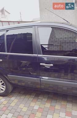 Хэтчбек Ford Fusion 2008 в 