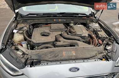 Седан Ford Fusion 2016 в 