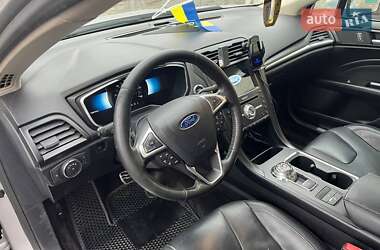 Седан Ford Fusion 2016 в 