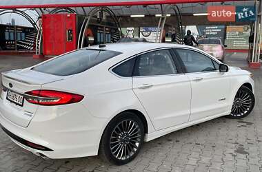 Седан Ford Fusion 2016 в 
