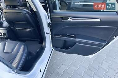 Седан Ford Fusion 2016 в 