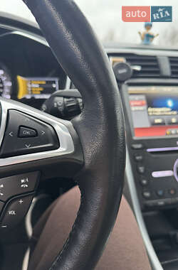 Седан Ford Fusion 2015 в 