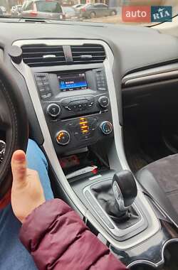 Седан Ford Fusion 2015 в 
