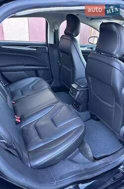 Седан Ford Fusion 2015 в 