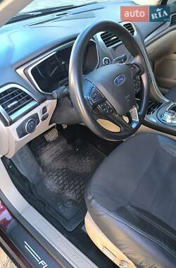 Седан Ford Fusion 2016 в 