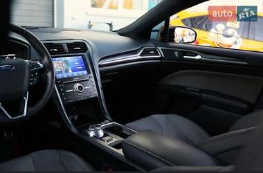 Седан Ford Fusion 2017 в 