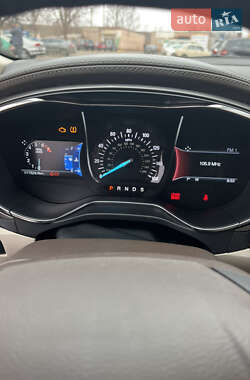 Седан Ford Fusion 2017 в 