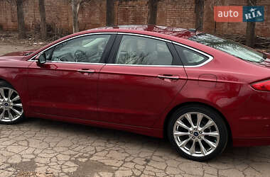 Седан Ford Fusion 2017 в 
