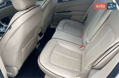 Седан Ford Fusion 2017 в 