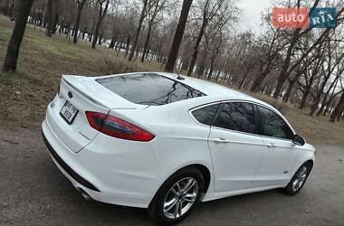 Седан Ford Fusion 2015 в 