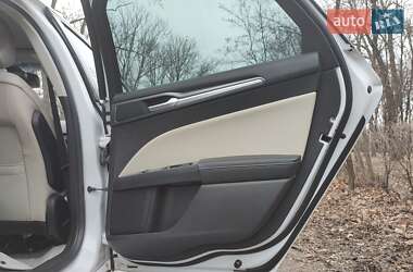 Седан Ford Fusion 2015 в 