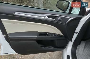 Седан Ford Fusion 2015 в 